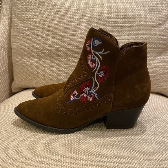 Carlos Vivian Brown Western Suede Bootie w Floral Embroidering / Size 8 - Picture 4 of 11